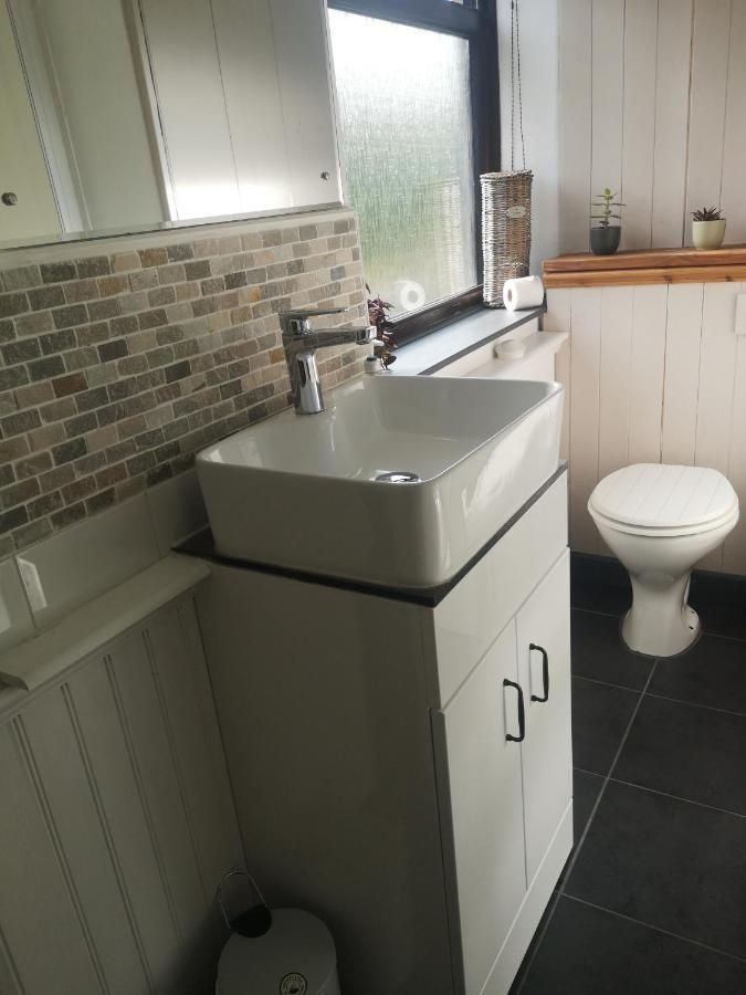 スウォンジー Y Cuddfan Gower Bed & Breakfast エクステリア 写真